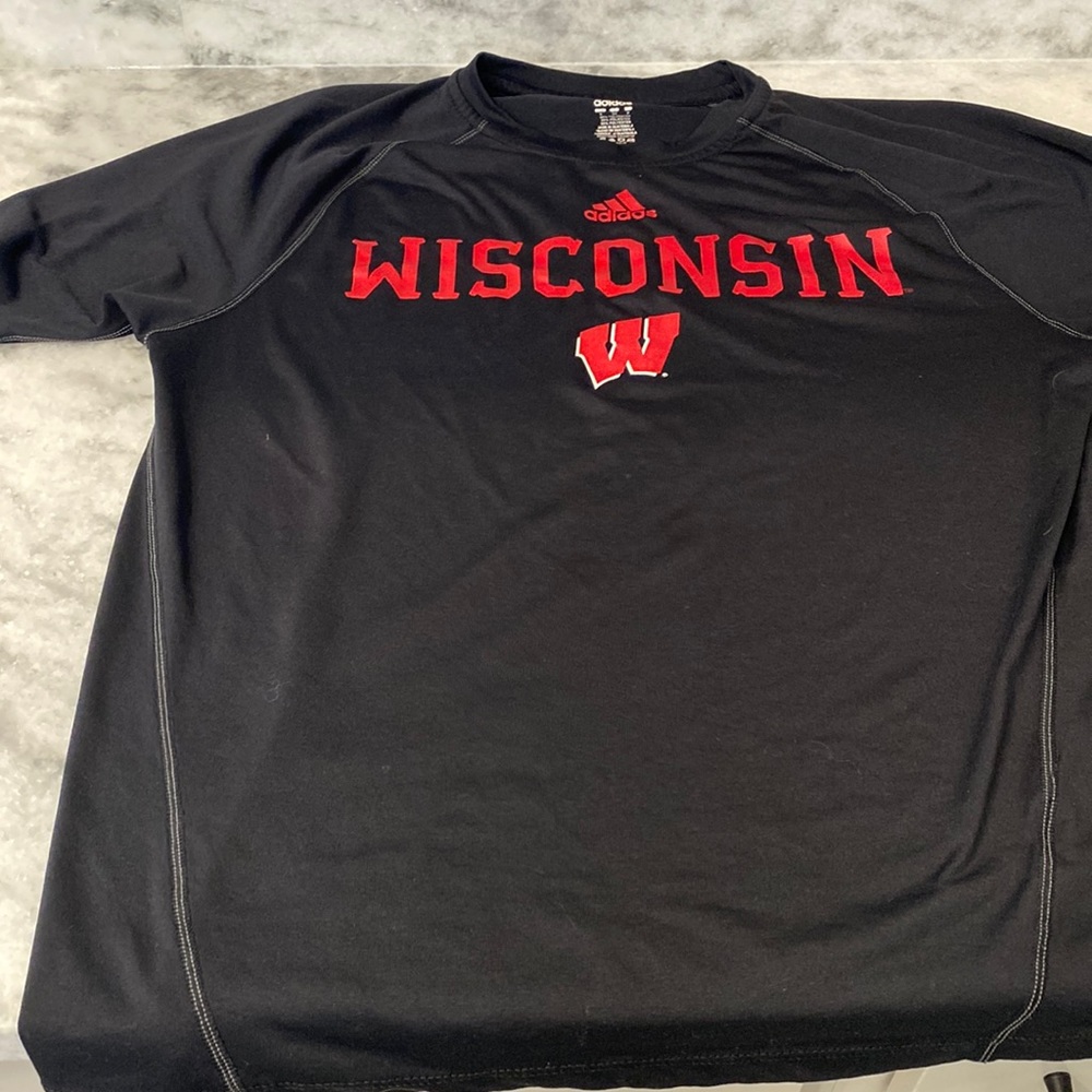 Men’s or boys adidas Wisconsin shirt size small